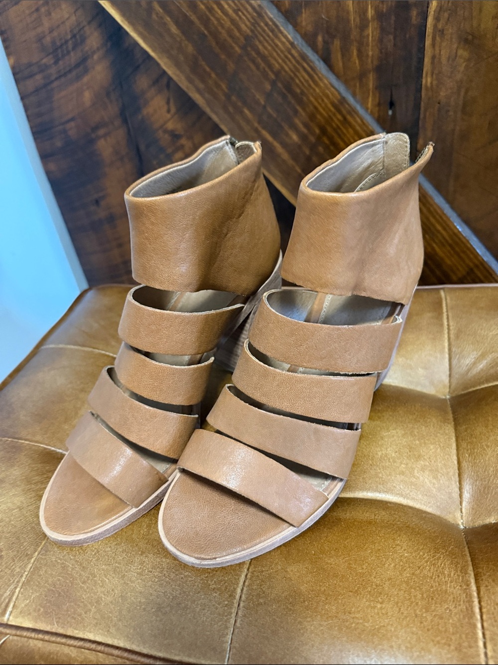 Like New Frye Women’s Tan Strappy Open-Toe Ankle Boots sz 10